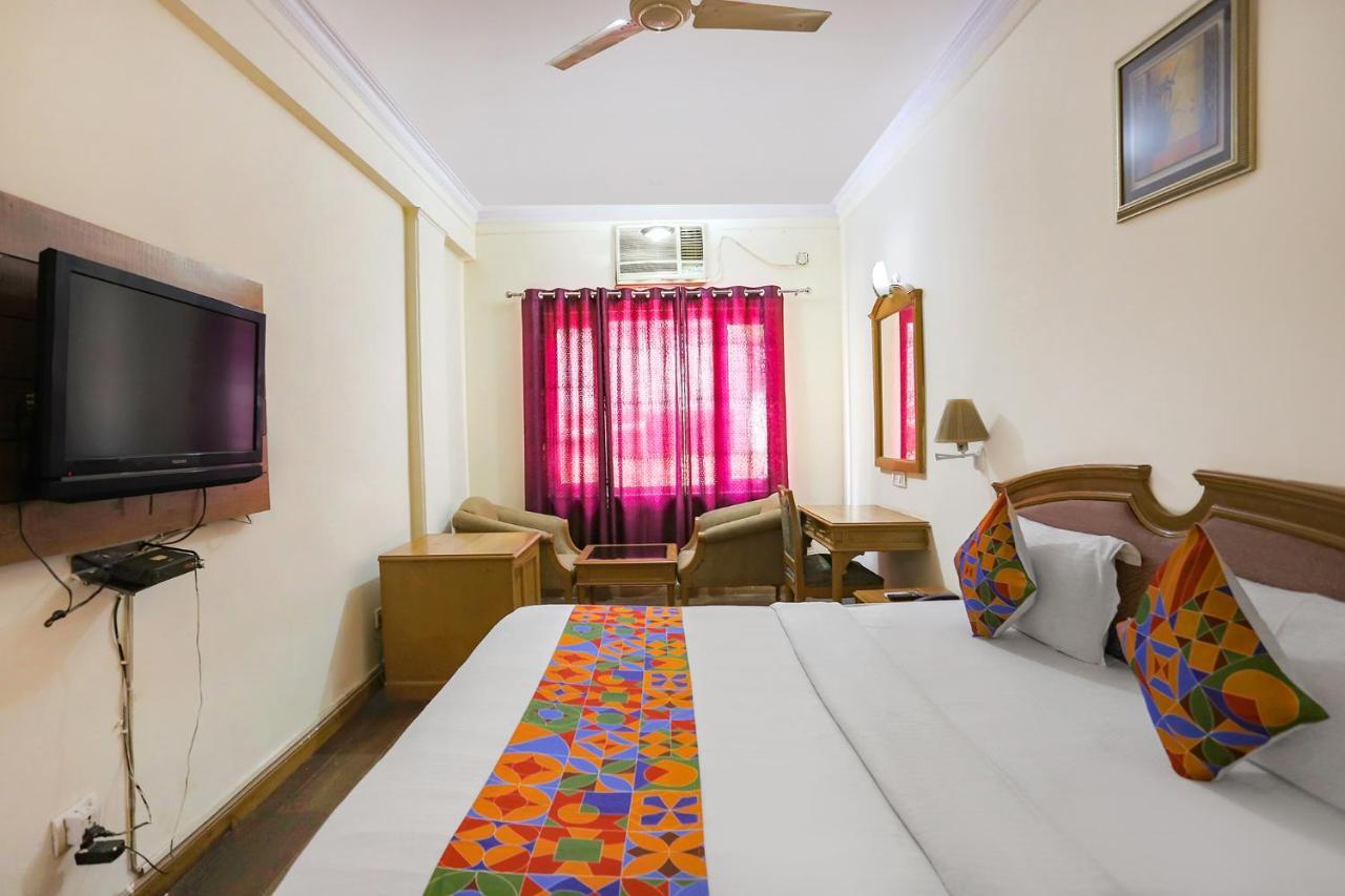 Fabhotel Altus Гургаон Экстерьер фото
