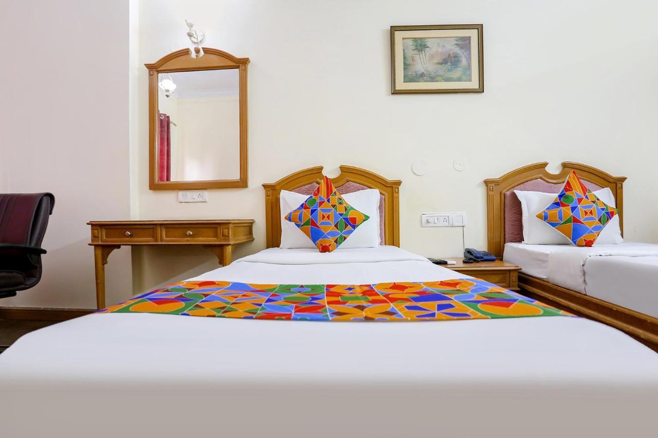 Fabhotel Altus Гургаон Экстерьер фото