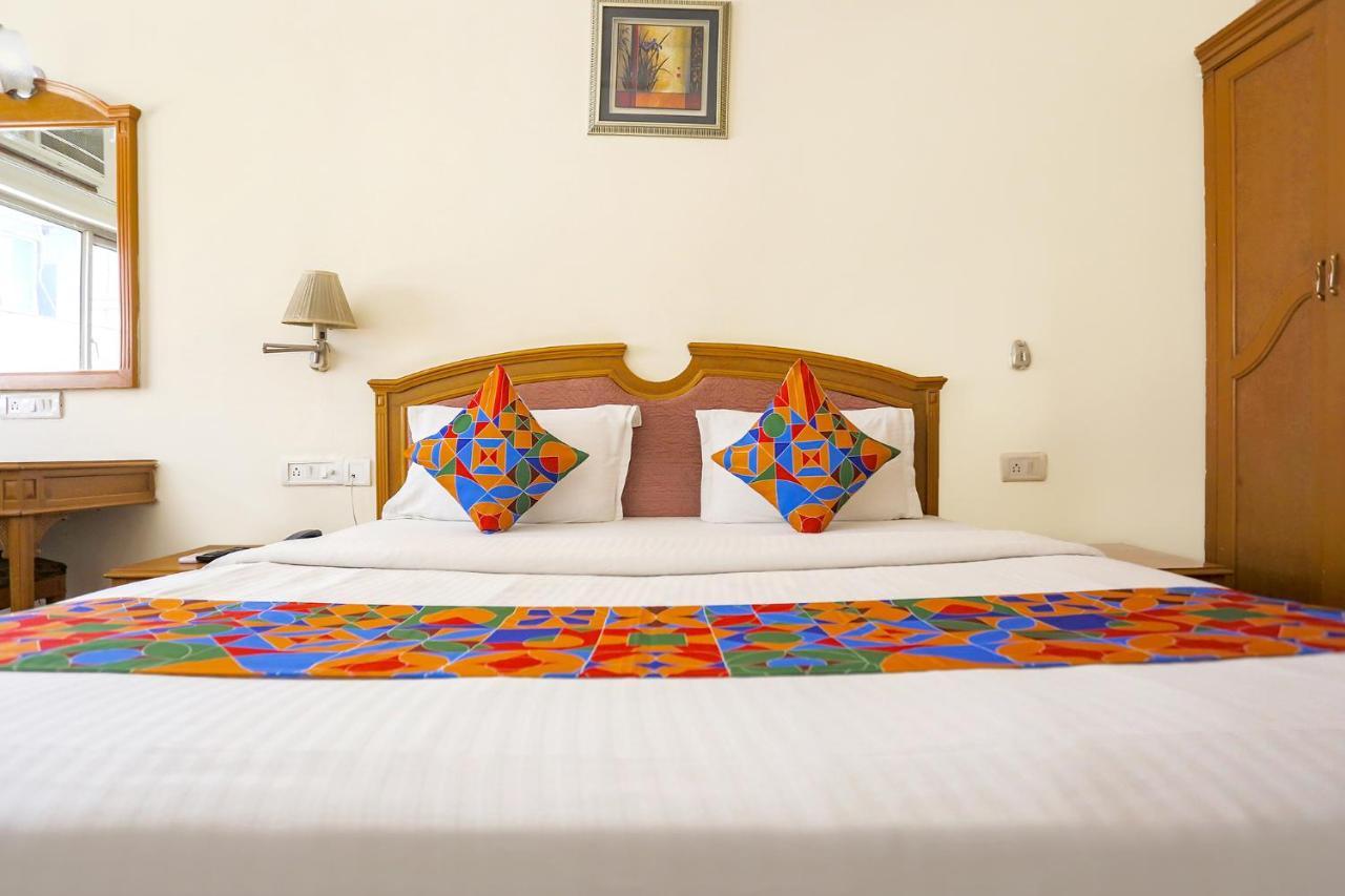 Fabhotel Altus Гургаон Экстерьер фото